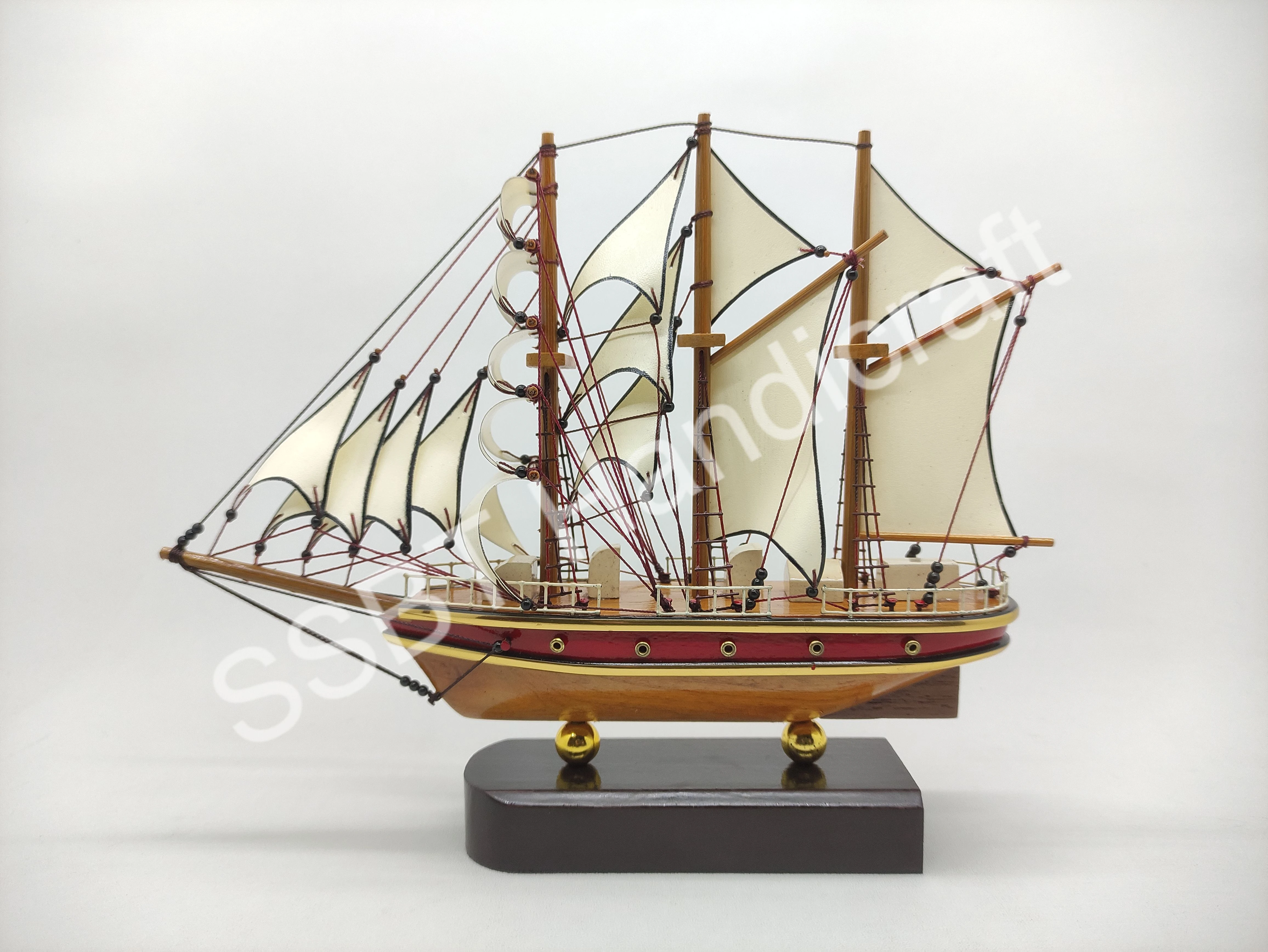 Dewaruci Tanpa Kotak Akrilik