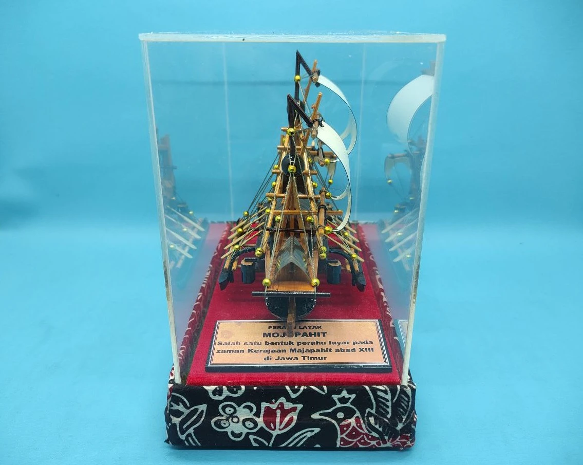 Majapahit Kotak Batik