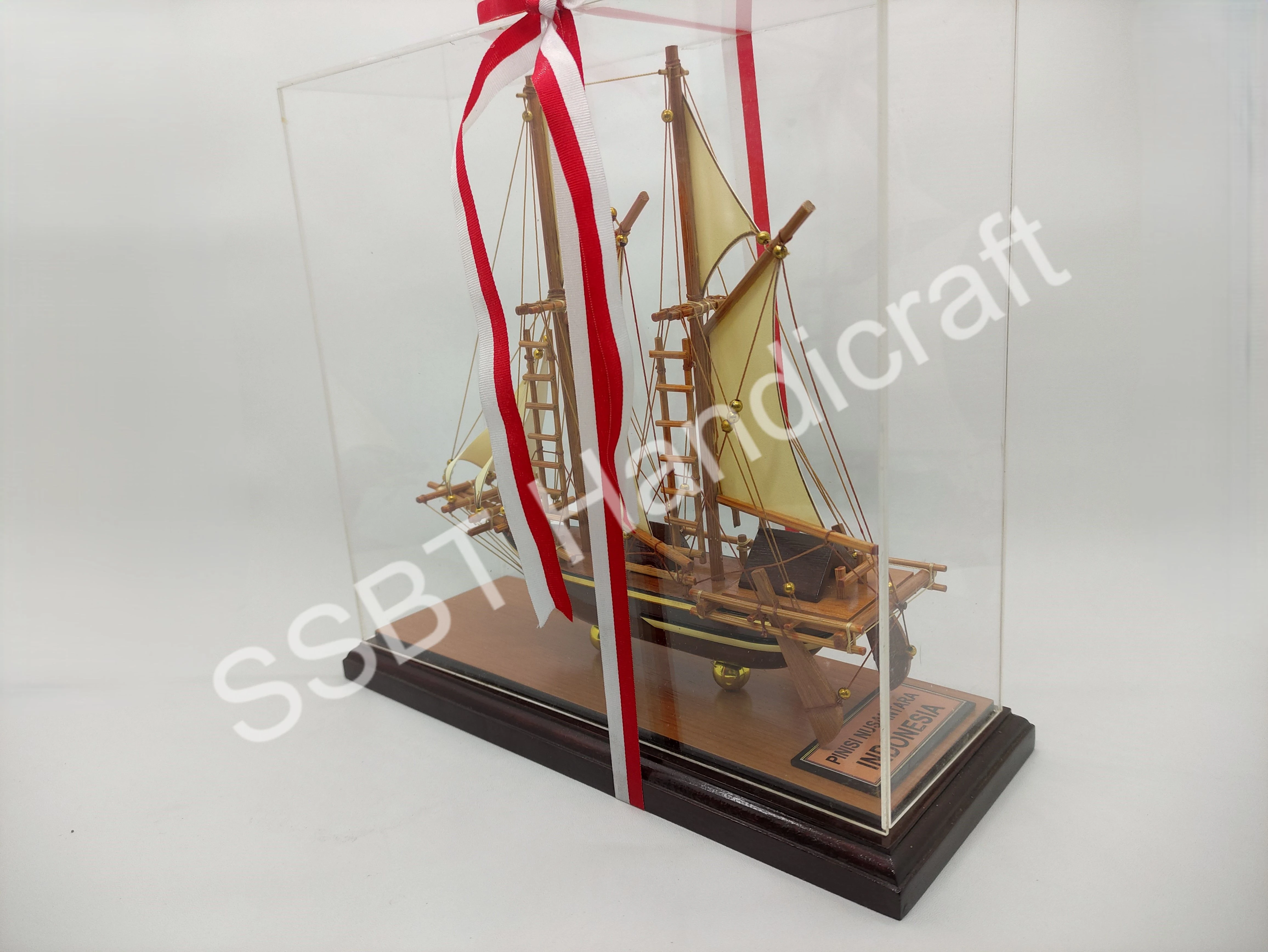 Pinisi Kotak Akrilik